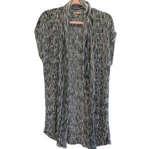Open front lightweight sweater vest  Size Medium